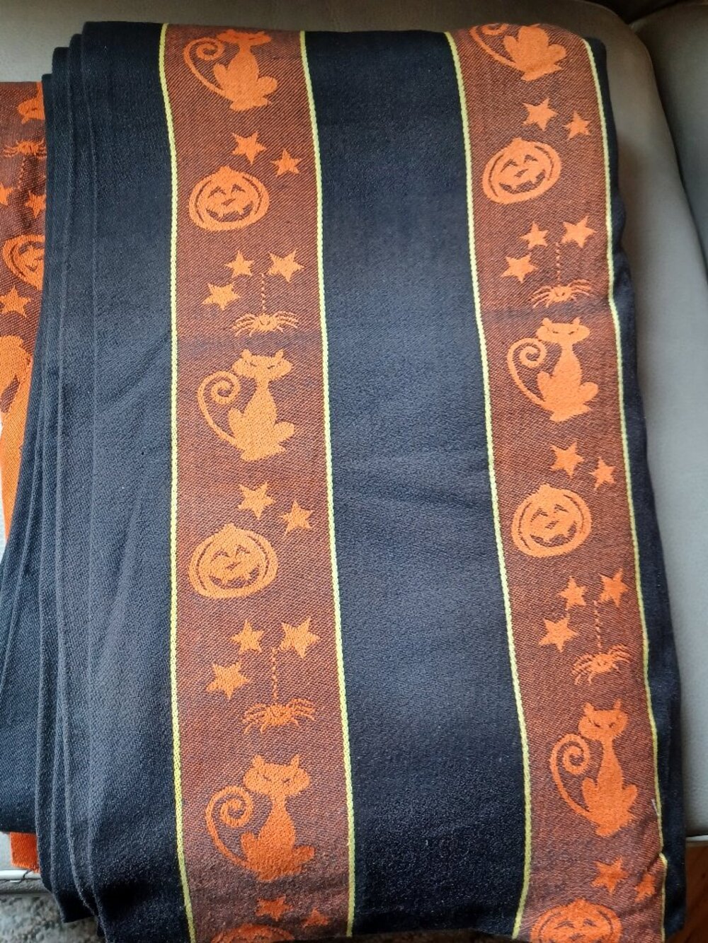 Halloween Fabric 8 yds QUALITY Pumpkins Black Cats Spiders 8 YARDS